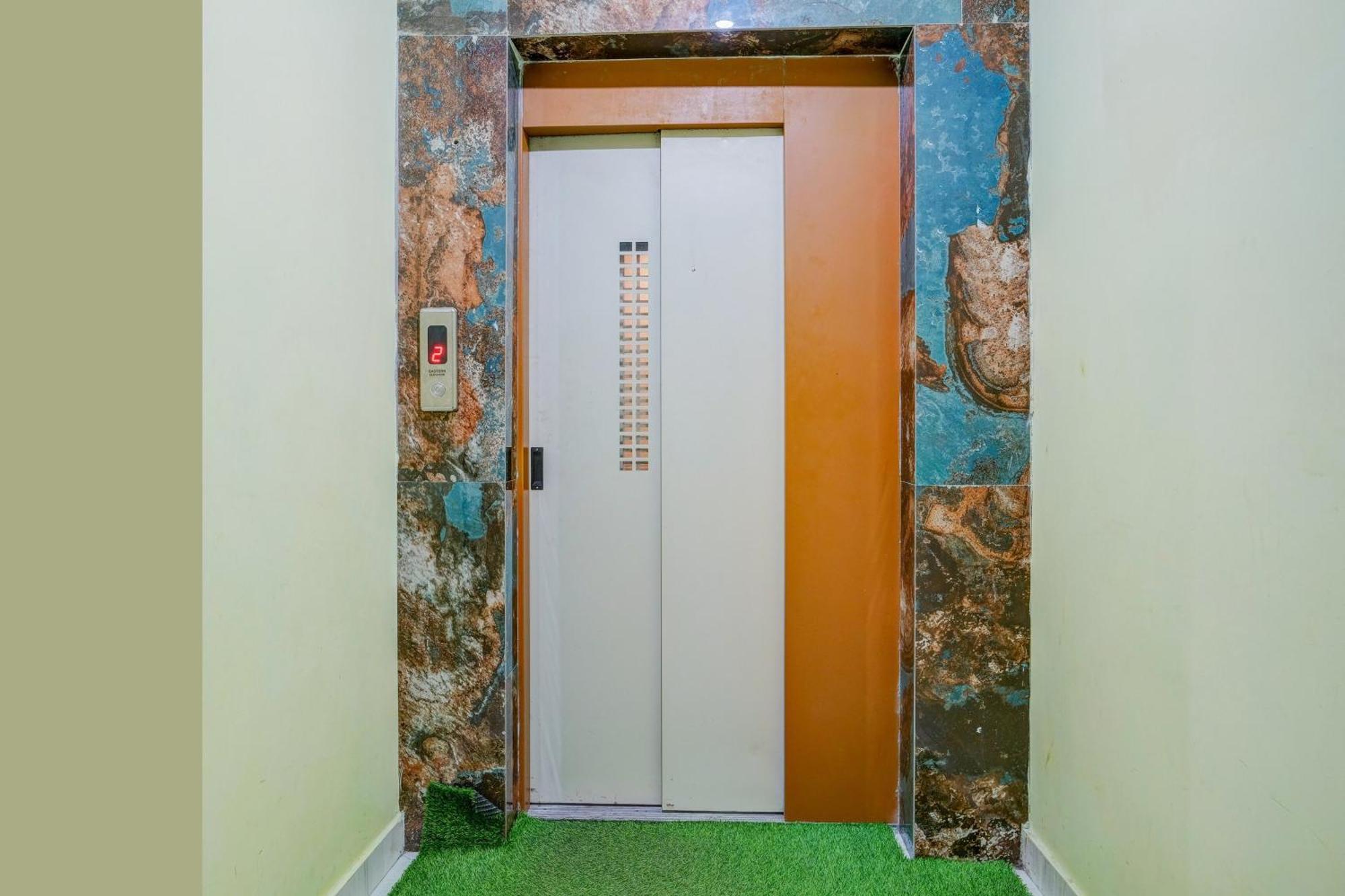 Super Hotel O Rynjah Шилонг Екстериор снимка